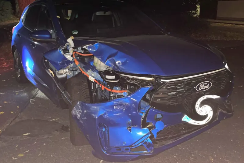 Zeugenaufruf in Bergisch Gladbach NW – Unbekannter stiehlt Auto und verursacht Unfall