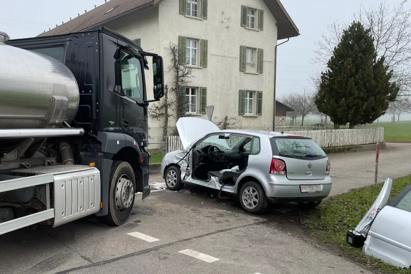 Wängi TG - Kollision zwischen Lastwagen und Auto 