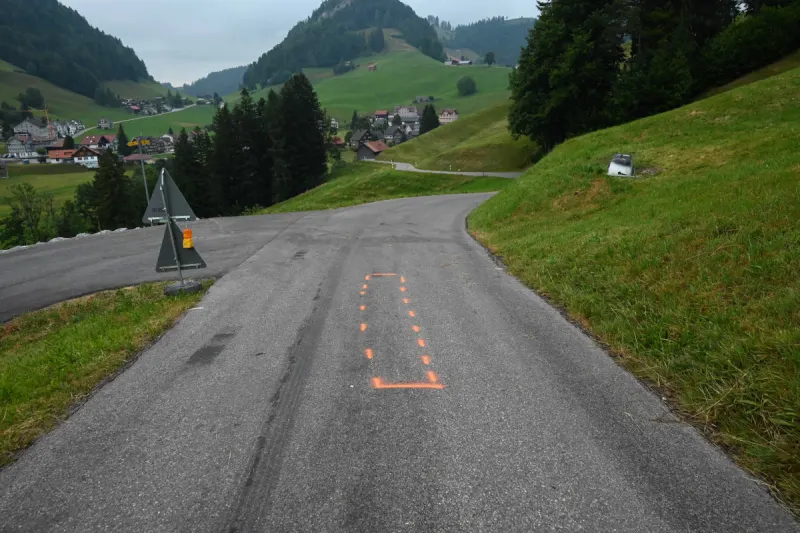 Dicken SG – E-Bike-Fahrer nach Unfall per Rega ins Spital geflogen