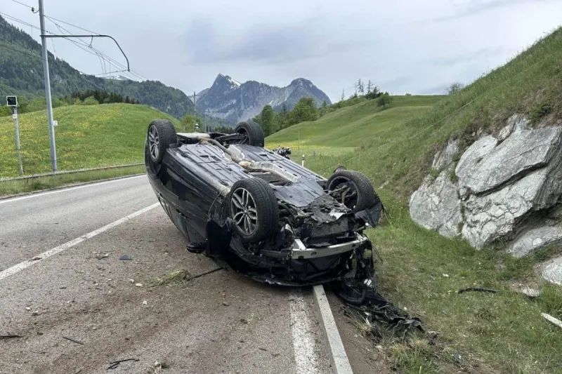 Albeuve FR – Auto überschlägt sich bei Unfall