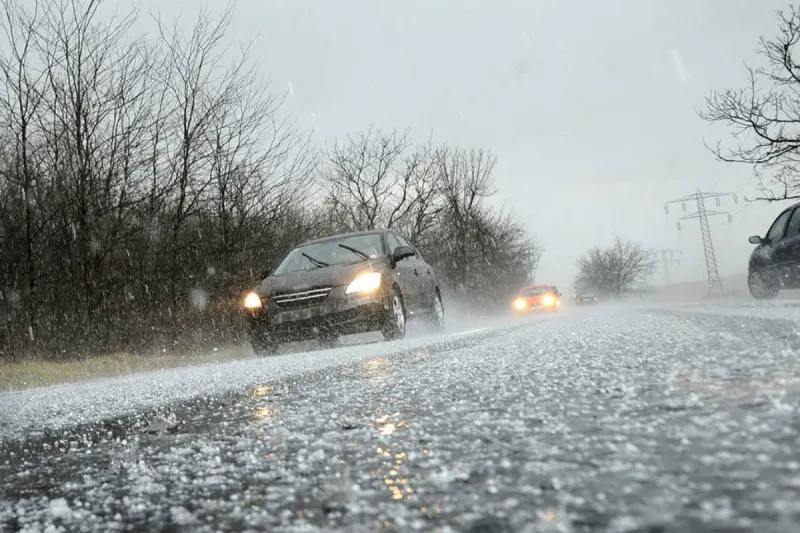 Unwetterwarnung - Heftige Gewitter mit Sturmböen und Hagel überqueren gegen Abend das Land!