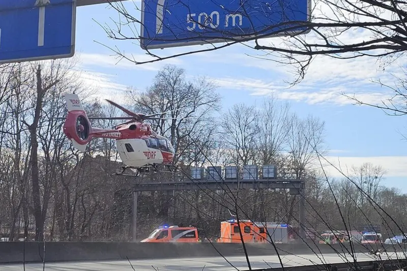 Berlin – Bewusstloser Fahrer nach Unfall gerettet