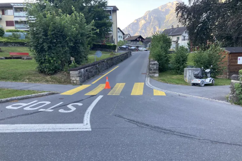 Schwanden GL – Verkehrsunfall mit Elektromobil