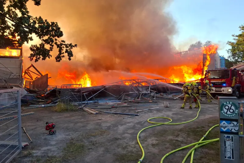 Hannover NI – Zwei Verletzte bei Großbrand von Turnhalle