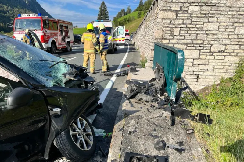 Auffahrunfall in Radstadt – Von Straße abgekommen und in Brückengeländer gekracht