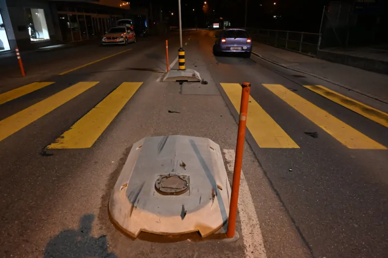Rebstein SG – Fahrerin fahrunfähig mit Verkehrsinsel kollidiert