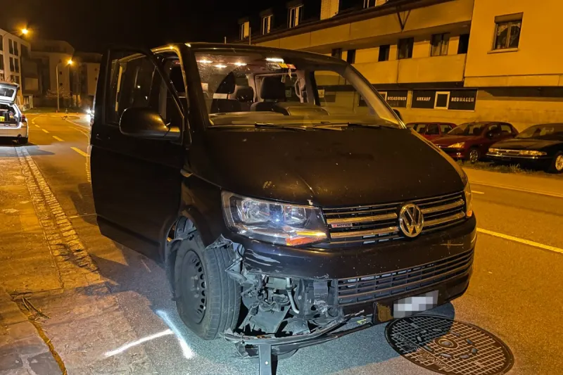 Stadt St. Gallen - Fahrunfähig mit Inselschutzpfosten verunfallt