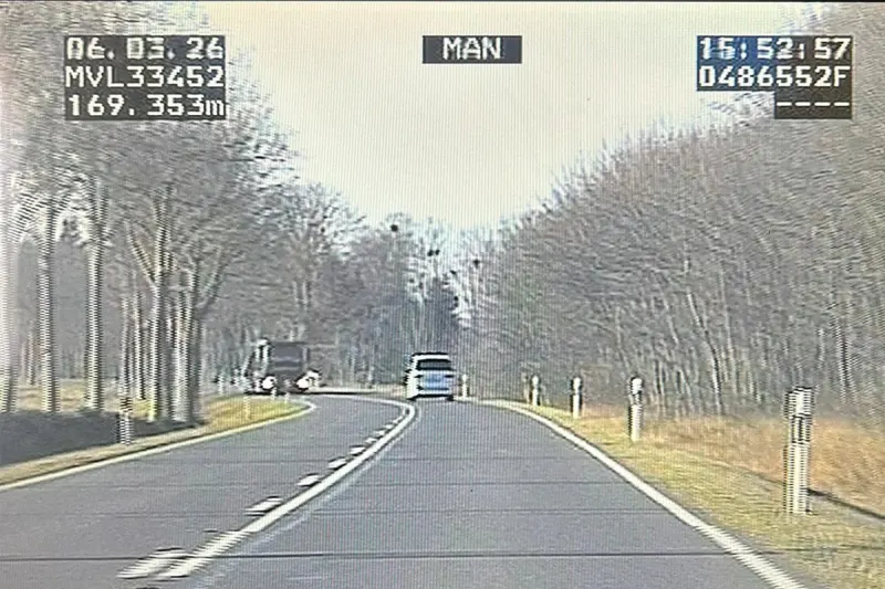 Stralsund – Kleinbusfahrer mit fast 200 km/h auf B105 gestoppt