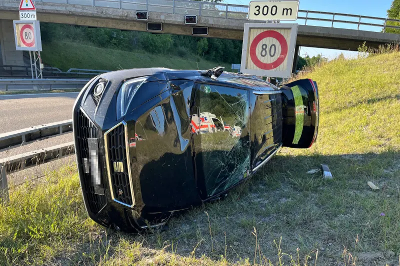 A7 Kreuzlingen TG – Mit Auto in der Autobahnausfahrt überschlagen