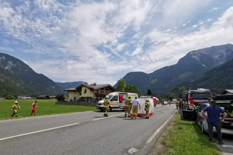 St. Martin bei Lofer – Kastenwagen gerät auf die Gegenfahrbahn und verursacht Kollision
