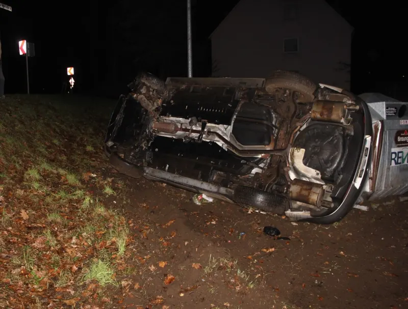 Hebborn – Pkw-Fahrer überschlägt sich nach Sekundenschlaf