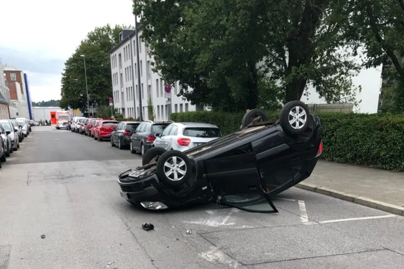 Aachen NW - Bei Unfall mit dem Auto überschlagen