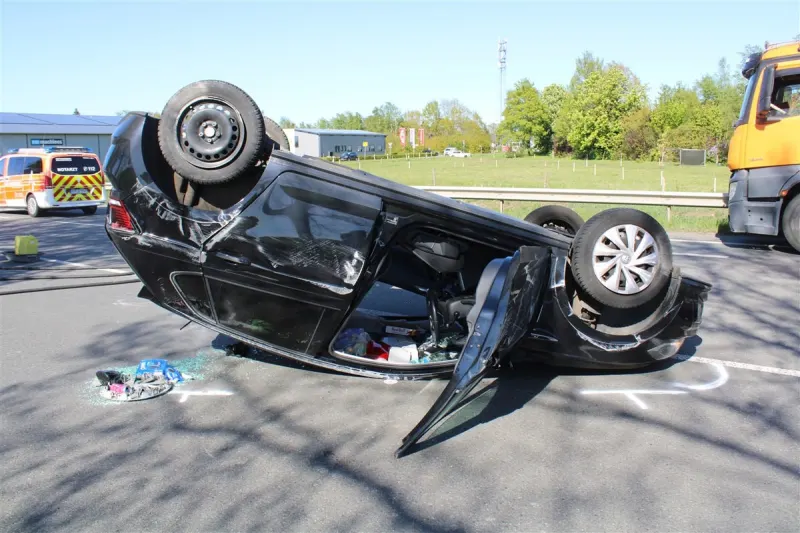 Rahden-Preußisch Ströhen – Pkw überschlägt sich bei Unfall