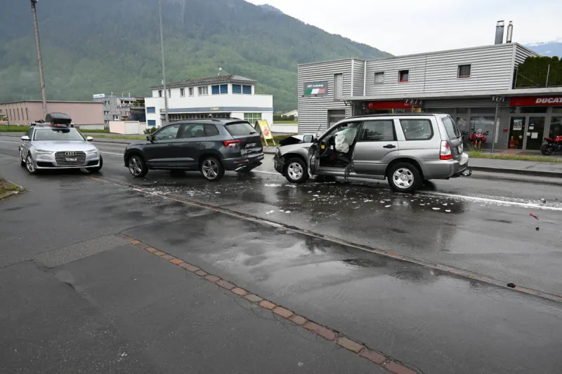 Schänis SG – Auffahrunfall beim Abbiegen