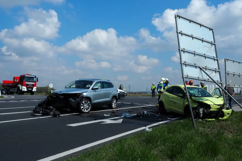 Biedermannsdorf – Bergung von schwer beschädigten Fahrzeugen nach Unfall