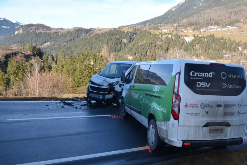 Tiefencastel GR – Unfall mit zwei Lieferwagen