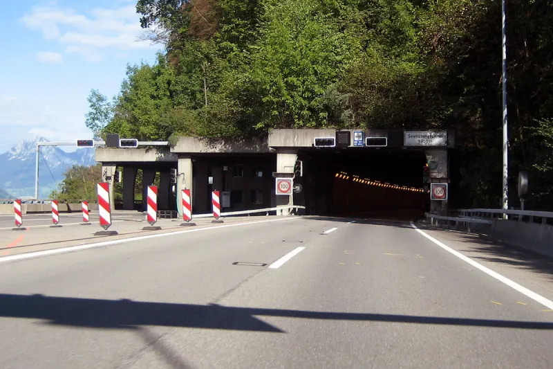 Nächtliche Sperrungen im Seelisbergtunnel