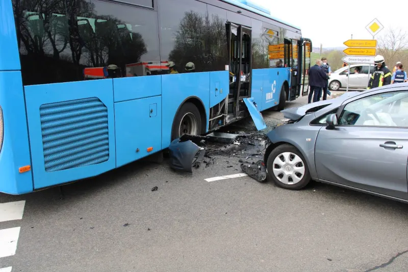 Lohnsfeld (Donnersbergkreis) – Verkehrsunfall mit Linienbus