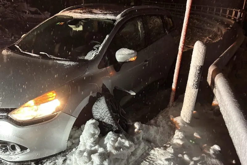 Rehetobel AR – Auf schneebedeckter Fahrbahn verunfallt