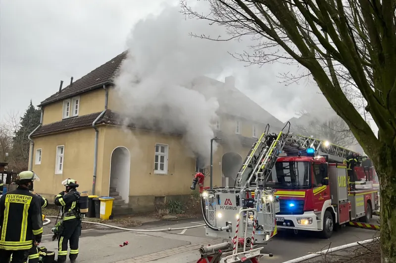 Dortmund – Frau stirbt bei Zimmerbrand in Reihenhaus