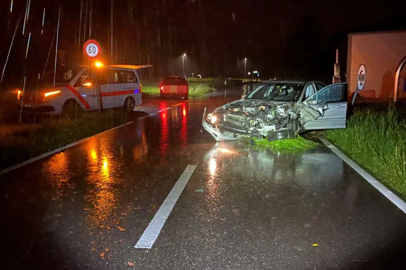 Amriswil TG - Beim Beschleunigen Kontrolle über Mercedes verloren und Unfall gebaut