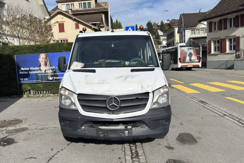 Herisau AI – Lieferwagenfahrer alkoholisiert verunfallt