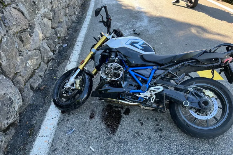 Unterschächen UR – Unfall zwischen Personenwagen und Motorrad