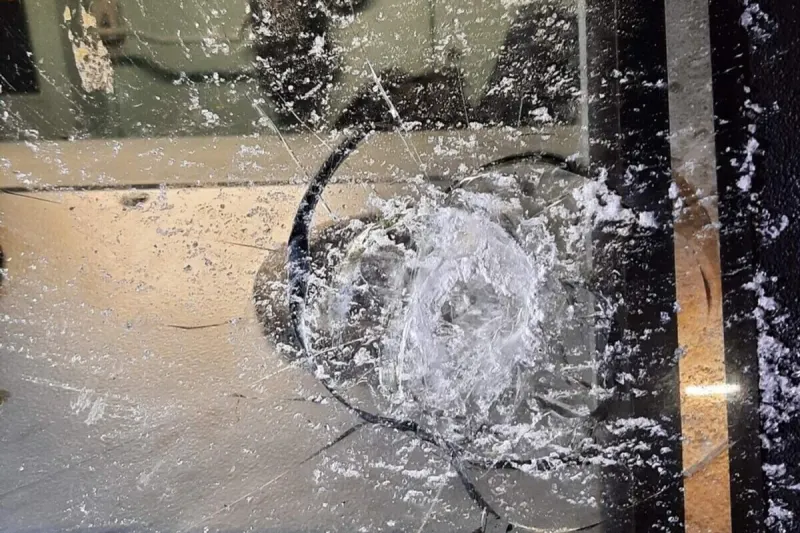 Hannover - Glasflasche auf einen vorbeifahrenden Güterzug geworfen