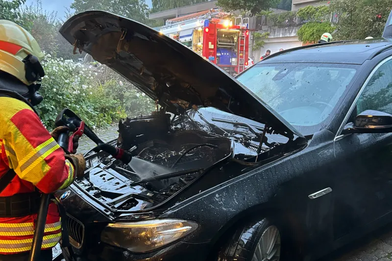 Hüttwilen TG – Auto vor Wohnhaus in Brand