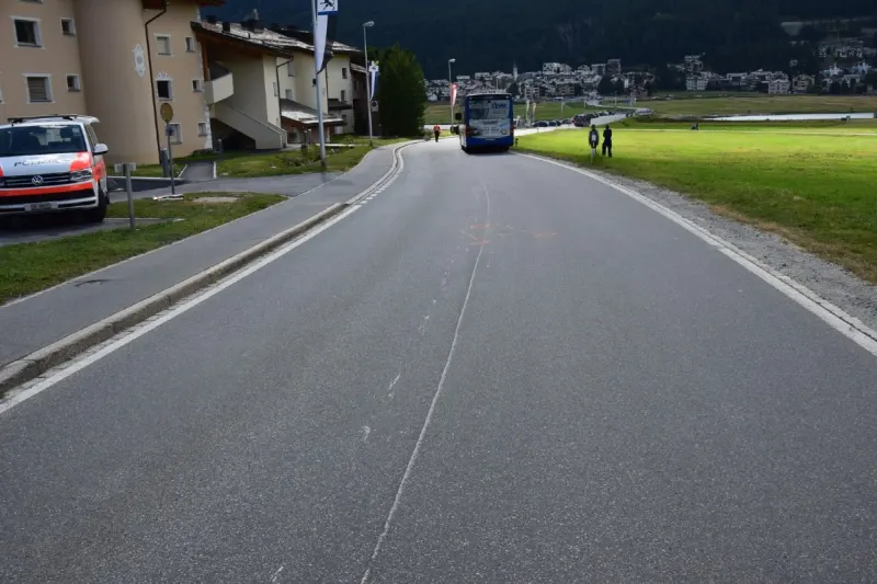 Verkehrsunfall in Silvaplana-Surlej GR - Kollision zwischen Linienbus und E-Bike