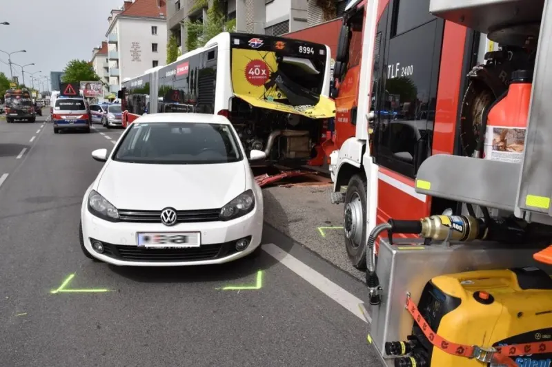 Wien - Mehrere Personen bei Unfall verletzt 