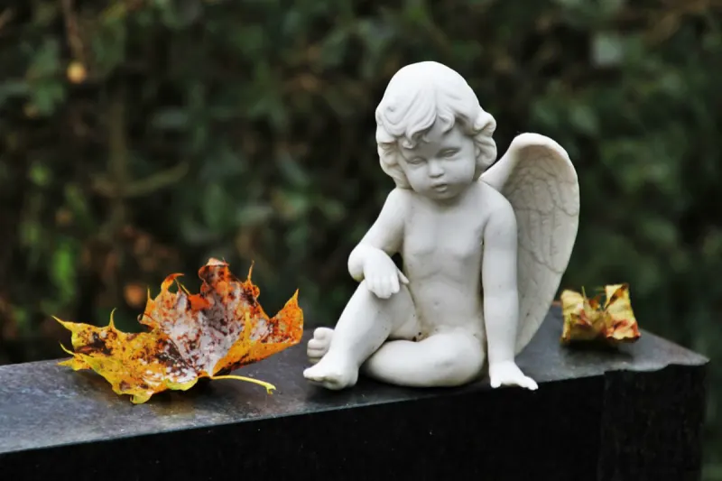 Berndorf – Mehrere Gräber auf Friedhof beschädigt
