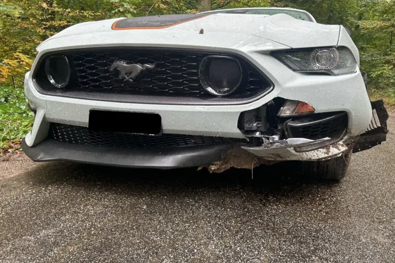 Neuhausen am Rheinfall SH – Junglenker verunfallt mit Ford Mustang 
