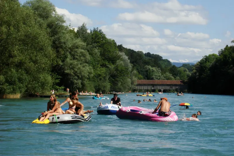 Noch bis Pfingsten – Schwimm- und Bootsverbot in der Aare