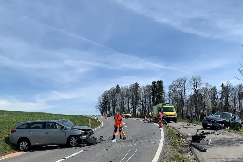 Horrorcrash in Mettmenstetten ZH - Zwei schwer verletzte Frauen nach heftiger Frontalkollision!