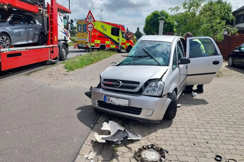 Gangelt NW – Schwerverletzter nach Unfall von Lkw und Pkw
