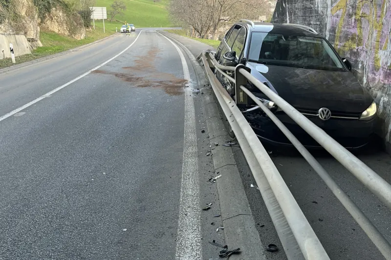 Weggis LU – Auto gerät bei Unfall von der Fahrbahn