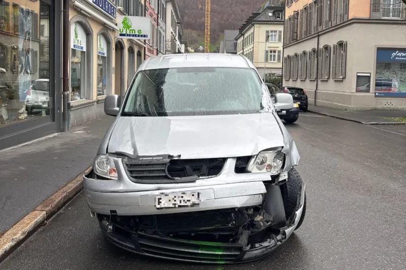Glarus – Unfall beim Abbiegen