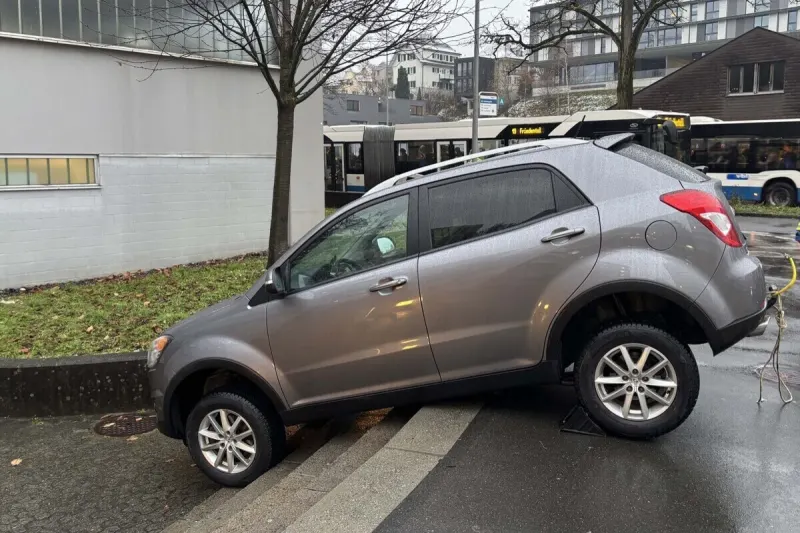 Unfall in Luzern – Parkhaus-Einfahrt verfehlt