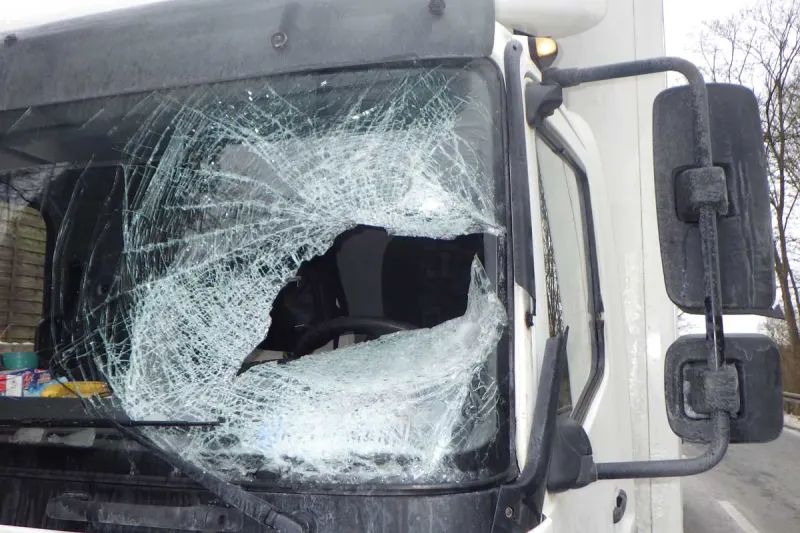 Hattingen - Durch herabfallende Eisplatte schwer verletzt