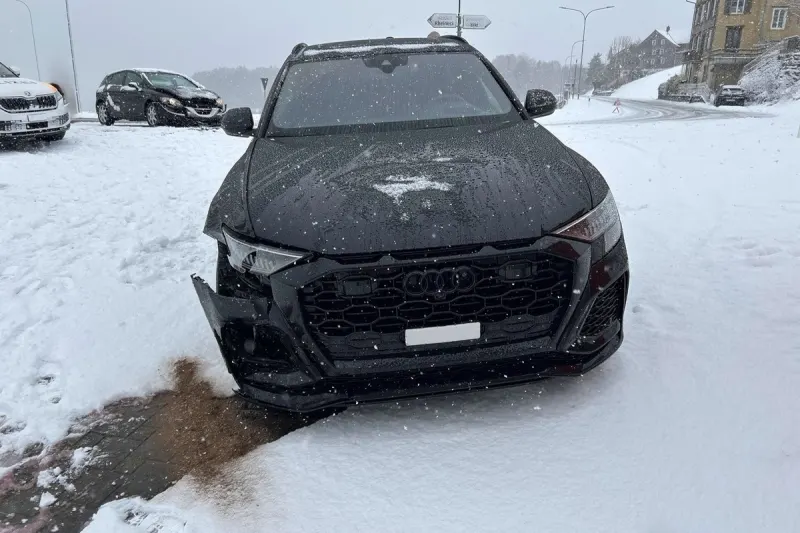 Walzenhausen AR – Frontalkollision auf schneebedeckter Strasse