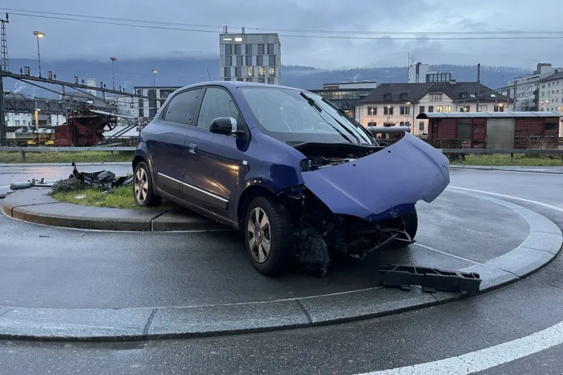 Unfall in Delémont JU – Autofahrer verliert Kontrolle
