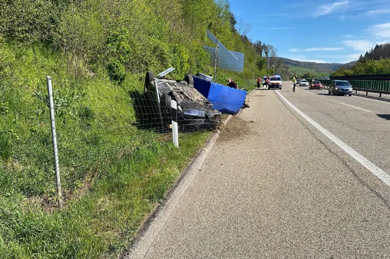 Arisdorf BL - Selbstunfall mit drei Verletzten auf der A2