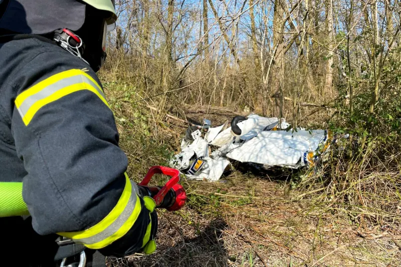 Konstanz - Zwei schwer verletzte Personen nach Flugzeugabsturtz