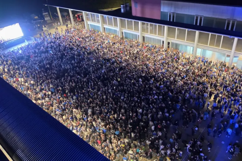 Fans feiern Sieg von HC Fribourg-Gottéron friedlich