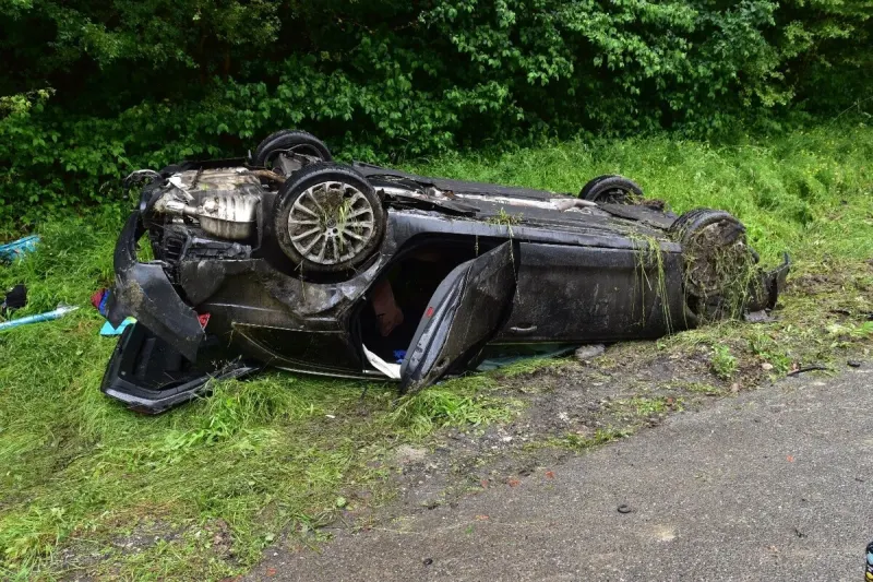 Wien/A1 – Auto bei Unfall mehrfach überschlagen - Vater alkoholisiert am Steuer