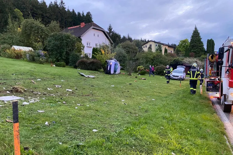 Bezirk Vöcklabruck – Auto überschlug sich in Garten