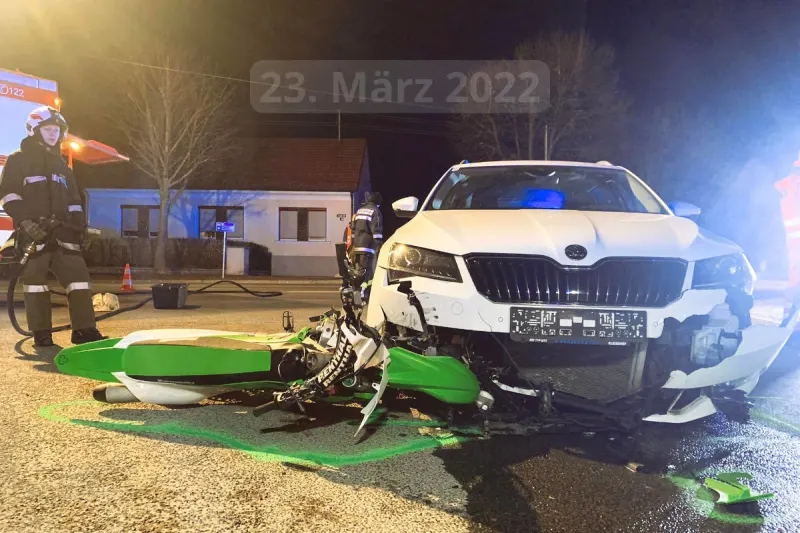 Großpetersdorf  – Betrunken mit Motorrad in PKW gekracht
