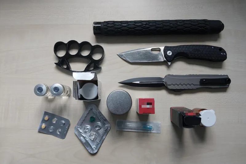 Bunde – Waffen und Anabolika bei Busreisendem entdeckt