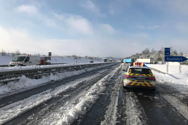 Kaiserslautern - Westpfalz – Wintereinbruch sorgt für Chaos auf den Straßen